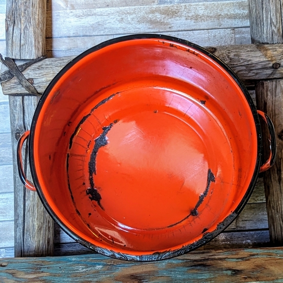 Vintage Tomato Red Enamel 9 1/3" Diameter Pot - Picture 5 of 13